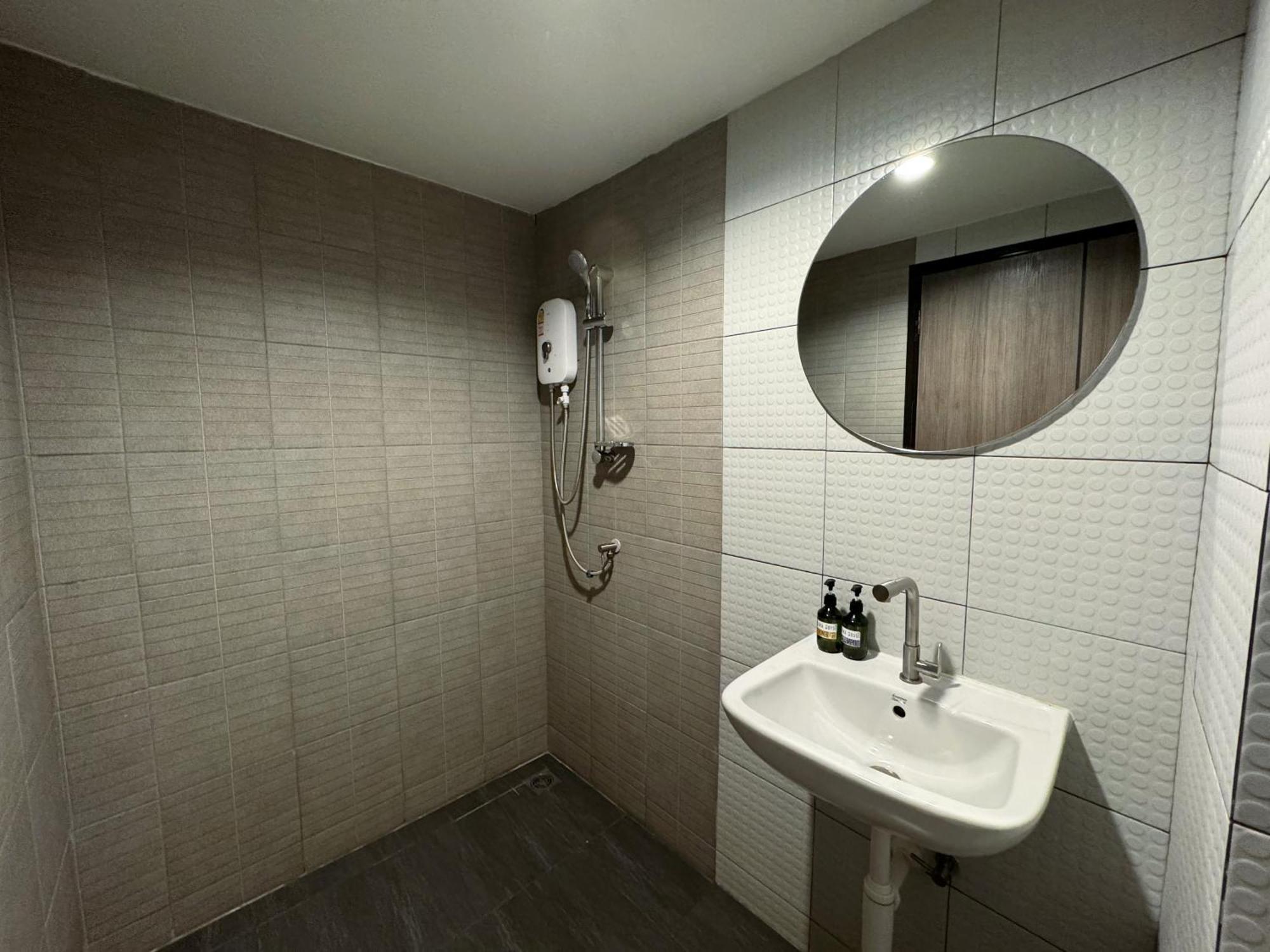 Luka House Hotel Ban Lam Luk Ka Kültér fotó